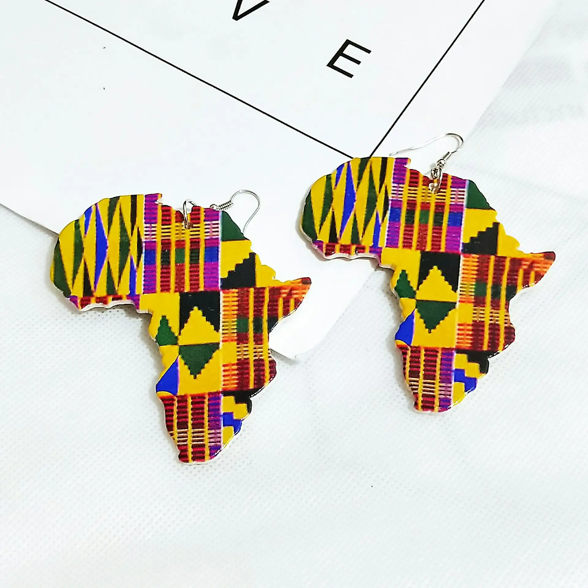 Penjualan Laris Perhiasan Peta Afrika Garis Besar Anting Kayu Anting Afrika Warna-warni Cetak Garis Anting Geometris untuk Wanita