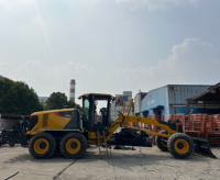 Nouvelle Niveleuse Routière CLG4180D de Haute Qualité 180 CV de Marque Chinoise avec Moteur et Boîte de Vitesses, Garde-Boue Complet, Puissance Nominale de 142 kW à Vendre