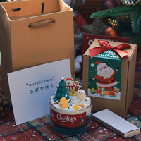 Bougie aromatique artisanale en cire de soja dans un verre en forme de bonhomme de neige pour cadeaux de Noël