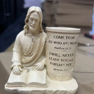 Porte-stylo en résine Jésus - Artisanat religieux en résine pour la décoration chrétienne de la maison et du bureau, vente en gros OEM - Product Image 3