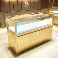 Comptoir de Bijouterie Moderne et de Luxe en Verre et Bois, Table de Présentation et Vitrine Dorée pour Bijoux