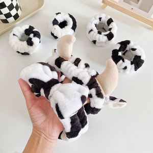 Ensemble bandeau et bracelets en tissu imprimé vache, doux, noir et blanc à pois, pour le lavage du visage, le maquillage, le spa, les soins de la peau, cadeau mignon - Product Image 3