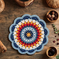 Sous-verres faits main de luxe, floraux et colorés, en polyester et coton écologiques, pour la protection des tables de bar, des boissons et des surfaces en bois.