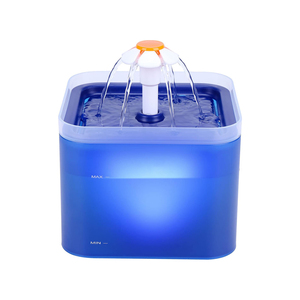 Fontaine à eau automatique portable pour chat, distributeur d'eau électrique avec écran LCD, rechargeable, sans BPA, 2L, moteur sans balais, faible bruit, universel - Product Image 1