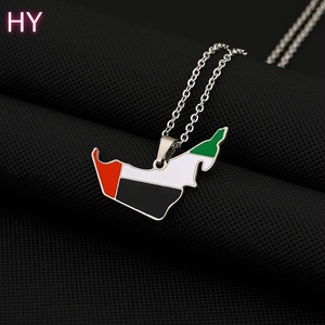 Collier en acier inoxydable plaqué or 18 carats avec <span class=keywords><strong>carte</strong></span> et drapeau des <span class=keywords><strong>Émirats</strong></span> <span class=keywords><strong>arabes</strong></span> <span class=keywords><strong>unis</strong></span>, émail, chaîne de collier avec <span class=keywords><strong>carte</strong></span> des EAU - Product Image 1