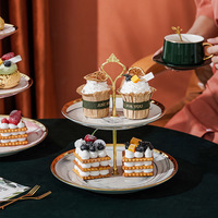 Europese Luxe Keramische Fruitschaal Met Drie Niveaus En Gouden Rand, Duurzaam Trouwblad Voor Afternoontea-Traktaties