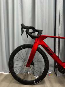 Vélo de course sur route aérodynamique en fibre de carbone 700C avec système de vitesses électroniques 24 vitesses, frein à disque hydraulique, léger, vente en gros OEM - Product Image 6