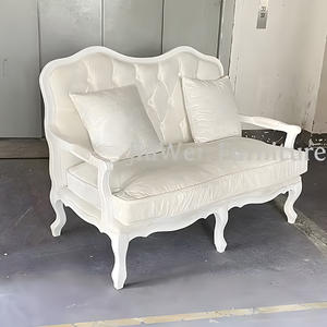 यूरोपीय शास्त्रीय शैली सफेद चमड़े के दो सीटर सोफे बटन के साथ पीठ और घुमावदार हाथ - Product Image 2