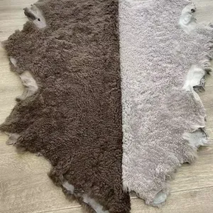 Wholesale glove lining material Tanned Sheepskin pelt lamb skin sheep fur curly Shearling raw materials for gloves furniture