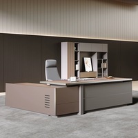 Ensemble de mobilier de bureau de direction incurvé de luxe, bureau de PDG moderne en bois avec armoire latérale et fauteuil en cuir