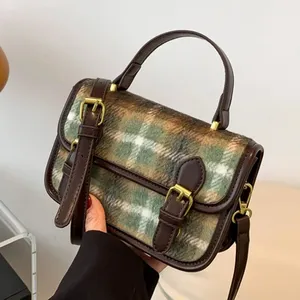 Women's Messenger Bags - a fusion of elegance and trend. These Fashion Lady Small Square Bags in red and green plaid
