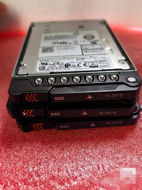 Intel 15.36TB Enterprise Internal NVMe RI TLC E3.S SSD CM7-R (YRN98-CD1) Metal Server