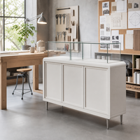 Vitrines minimalistes pour bijoux et montres, coins arrondis, blanc pur, vitrines en verre sur mesure haut de gamme, cadre métallique, magasin de détail, LED