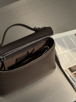 Sac bandoulière de luxe en cuir véritable de daim, sans marque, pour usage quotidien, idéal comme cadeau d'entreprise VIP ou exécutif