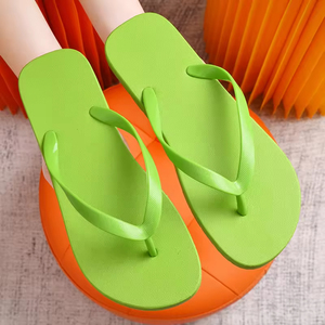 Vente en gros de tongs de plage antidérapantes personnalisées avec logo, tongs en PVC pour femmes, chaussures d'été respirantes - Product Image 6