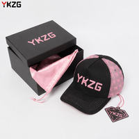 Casquette Trucker en Maille Personnalisée de Luxe avec Monogramme Rose, Broderie 3D en Relief, Logo Diamant, Visière en Daim, Style Y2K High Street, OEM ODM