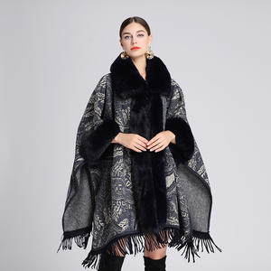 Nuovi Poncho e Mantelle Invernali da Donna in Jacquard con Frange e Bordo Lungo in Pelliccia Sintetica - Product Image 5