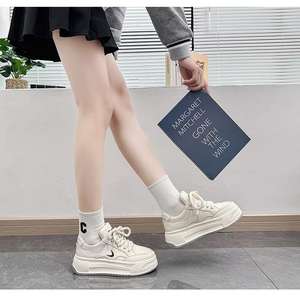 Vente en gros d'usine, nouvelles chaussures décontractées d'hiver pour femmes, chaussures de marche confortables avec semelle intérieure en caoutchouc PVC - Product Image 3