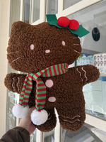 Nouveauté 2026 : Peluches de Noël mignonnes de dessin animé KT Cat, jouets en peluche KT avec écharpe de Noël rose, poupée Bonhomme en pain d'épices