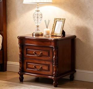 Mesita de Noche Clásica de Madera Maciza de Nogal Oscuro, con 2 Cajones Empotrados y Patas de Husillo Talladas, para Dormitorio Tradicional - Product Image 4
