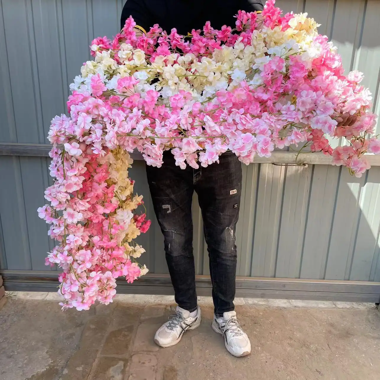 गर्म बिक्री गुणवत्ता 1.8 मीटर गुलाबी चेरी ब्लॉसम बेलें शादी की सजावट कृत्रिम फूलों की माला
