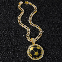 Modische Drehbare Fußball-Anhänger-Halskette Vollständig mit CZ-Besatz Vergoldete Legierung Kubanische Gliederkette Hip-Hop Bling Sportschmuck Unisex