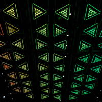 Système de lumière de levage cinétique à tube triangulaire à LED DMX512 Control for Club Bar Event Show Stage Background Lighting