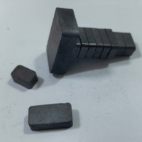 Aimants industriels haute performance 65*30*20 Source de matériaux magnétiques permanents pour les applications de blocs de ferrite