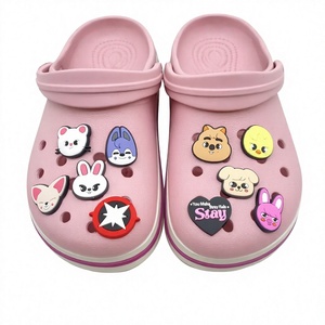 Adornos de PVC de goma suave con diseño de dibujos animados para zuecos, accesorios de hebilla para zuecos rosas - Product Image 4
