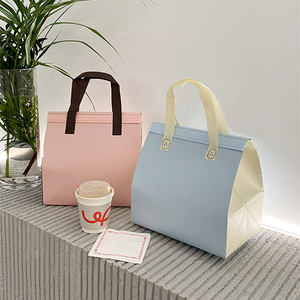 Sac isotherme jetable imprimé de qualité alimentaire en non-tissé pour la livraison de boissons, les courses et les gâteaux - Product Image 2