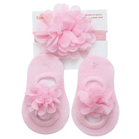 Vente en gros, offre spéciale, coffret cadeau tendance pour nouveau-né, ensemble bandeau à fleurs en dentelle, chaussettes antidérapantes pour bébé en coton