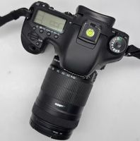 Appareil photo reflex numérique Canon EOS 7D d'occasion avec objectif 18-135mm, excellent état, système de vidéoconférence, zoom optique 20x, Full HD, matériau ABS, pour vote.