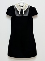 Nouvelle robe d'été décontractée pour femmes, classique, noire, avec patchwork et logo sur le devant, manches courtes, offrant un look mince et élégant