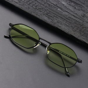 Gafas de Sol de metal negro, lentes de colores polarizados ultraligeros Gafas de Sol para hombre Venta al por mayor Logotipo personalizado - Product Image 1