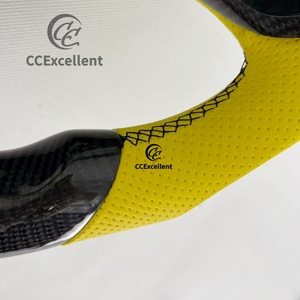 Vente flash exceptionnelle pour <span class=keywords><strong>Camaro</strong></span> SS <span class=keywords><strong>2010</strong></span>-2011 Chevy Volant personnalisé en fibre de carbone avec LED RPM et cuir jaune - Product Image 4