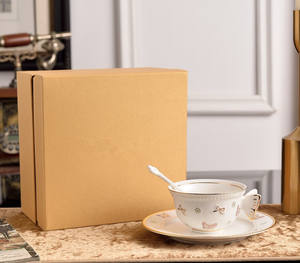 ชุดถ้วยขนมหวาน 3 ชิ้น ลายผีเสื้อสีชมพู สไตล์ยุโรป ทำจากเซรามิกเนื้อละเอียด ดีไซน์หรูหราทันสมัย เป็นมิตรกับสิ่งแวดล้อม เหมาะสำหรับงานเลี้ยง - Product Image 1