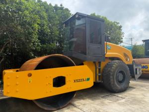 รถบดอัดล้อเดี่ยว XS223J ประสิทธิภาพเสถียร, เครื่องสั่นสะเทือนมือสองสำหรับงานก่อสร้างฐานถนนกรวด - Product Image 5