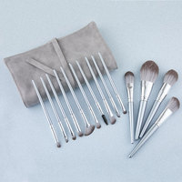 Ensemble professionnel de 14 pinceaux de maquillage gris argenté en bois, pinceaux de luxe pour fond de teint et estompage avec sac de voyage en suède, vente en gros