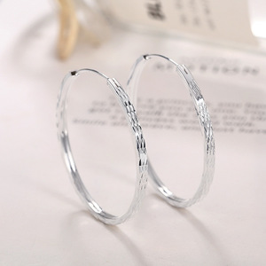 Boucles d'oreilles audacieuses pour femmes, design unique et délicat, bijoux tendance - Product Image 6