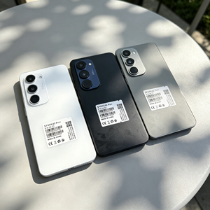 Version globale du smartphone Spark 40 Pro 5G + 16 Go + 1 To de mémoire + double SIM + système Android 15 - Product Image 1