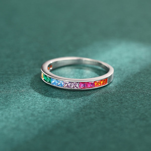 Anello dal Design Colorato Stile Minimalista per Donne - Product Image 3