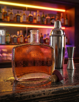 Bouteille à liqueur carrée en verre personnalisable avec givrage et gravure, bouchon rouge de haute qualité 500ml/700ml/750ml pour whisky/spiritueux