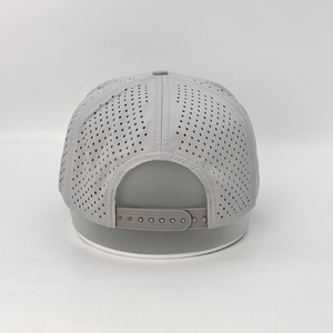 Casquette de sport imperméable grise vierge personnalisable avec logo pour homme, perforations découpées au laser, idéale pour le golf et la course à pied - Product Image 4