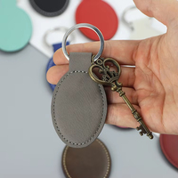 Porte-clés ovales vierges en similicuir laserable à fort contraste, personnalisables en gros avec logo pour l'image de marque des entreprises