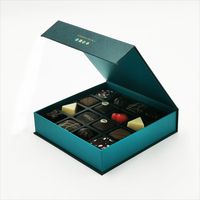 Boîte cadeau de luxe personnalisée avec fermeture magnétique, gaufrage et logo sur mesure pour chocolats, finition mate