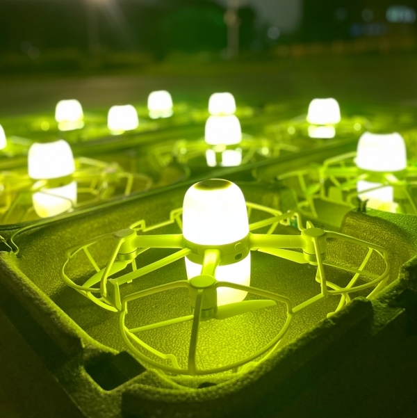 L1 500+ Drones Programmable Drone Light Show Equipment RTK GPS Weatherproof Design 10m/s Wind Resistance for High Brightness LED