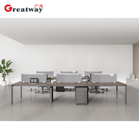Poste de travail de bureau moderne et flexible pour 4 personnes, table modulaire pour personnel avec panneaux de séparation pour l'intimité au bureau
