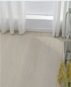 Plancher <span class=keywords><strong>stratifié</strong></span> en bois SPC de haute qualité AC5 Résistant à l'usure Interverrouillage Ignifuge Imperméable Facile à nettoyer Salon commercial - Product Image 1