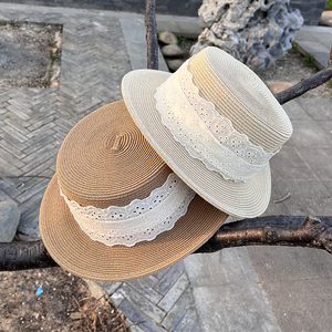 Chapeau de soleil en paille à bord large et dessus plat, orné de dentelle blanche, avec logo personnalisé, pour femme, design tissé respirant pour l'été - Product Image 5