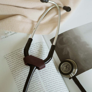 Sangle en cuir PU Yuyue pour stéthoscope, 5x3cm, avec boucle décorative anti-perte, accessoire médical portable - Product Image 3